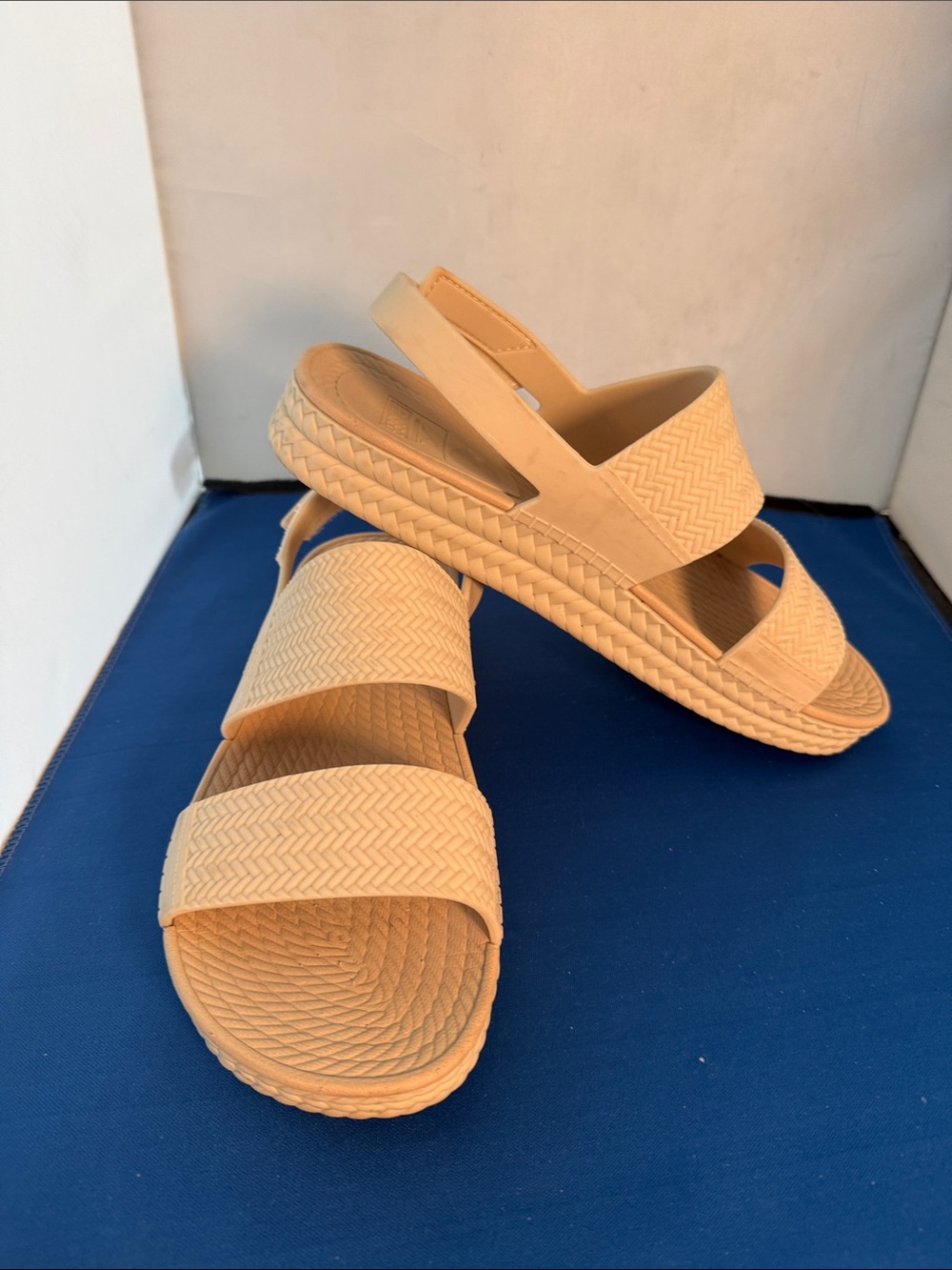 Reef Women's Neutral Beige velcro Sandals size 8